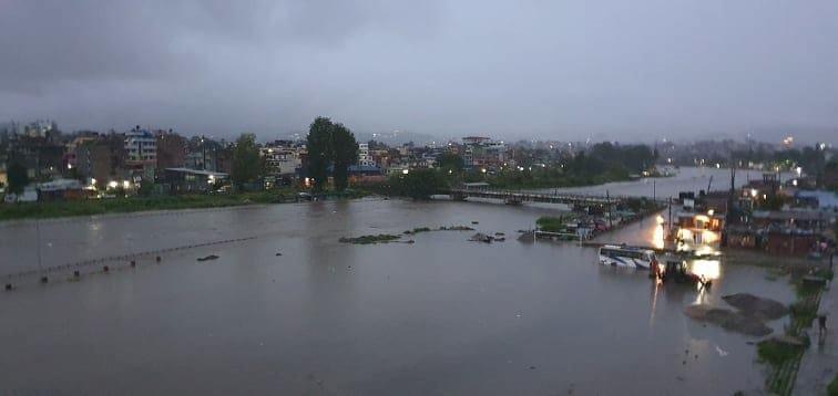 काठमाडौंमा भारी वर्षा, ढुवानले जनजीवन प्रभावित