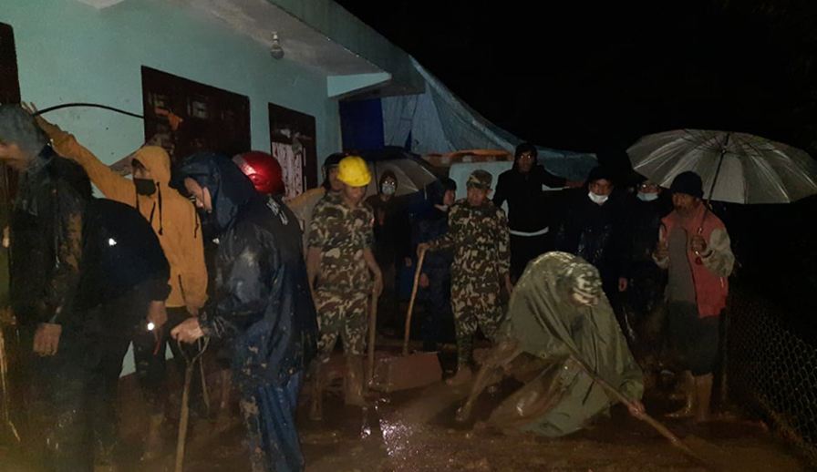 पहिरोमा पुरिएर गुल्मीमा एकै घरका ३ जनाको मृत्यु