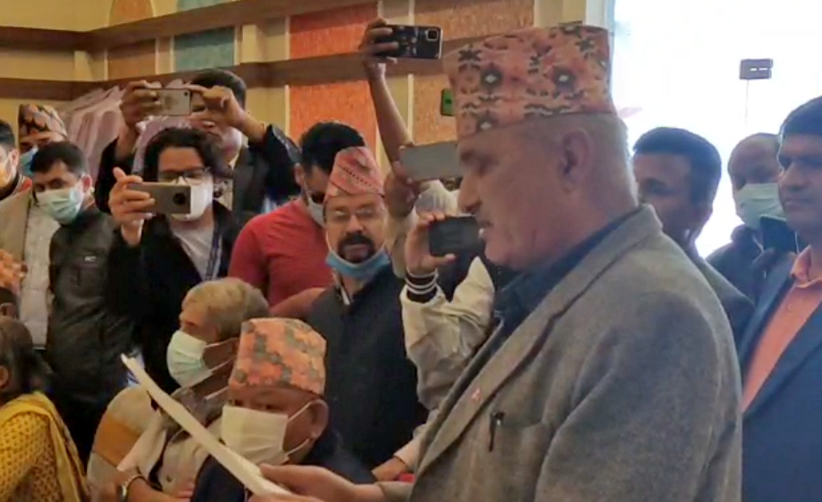 एमाले नेता भानुभक्त जोशी एसमाजवादीमा प्रवेश