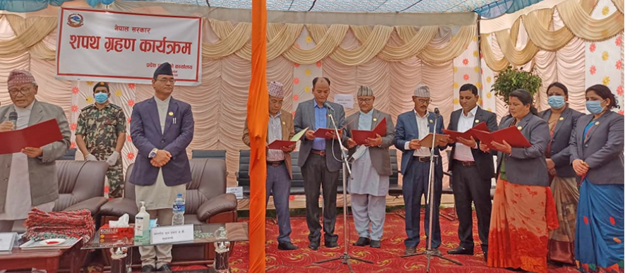 लुम्बिनी प्रदेश सरकारका  नवनियुक्त मन्त्रीहरुले लिए शपथ