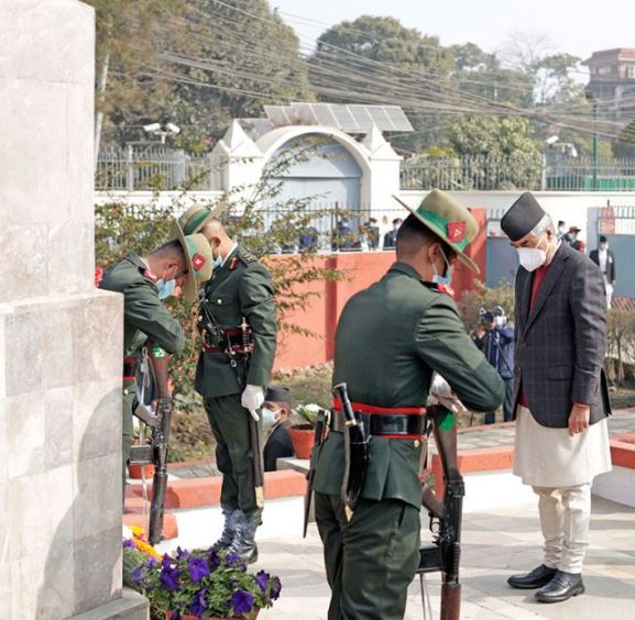 शहीद स्तम्भमा प्रधानमन्त्रीद्धारा  माल्यार्पण