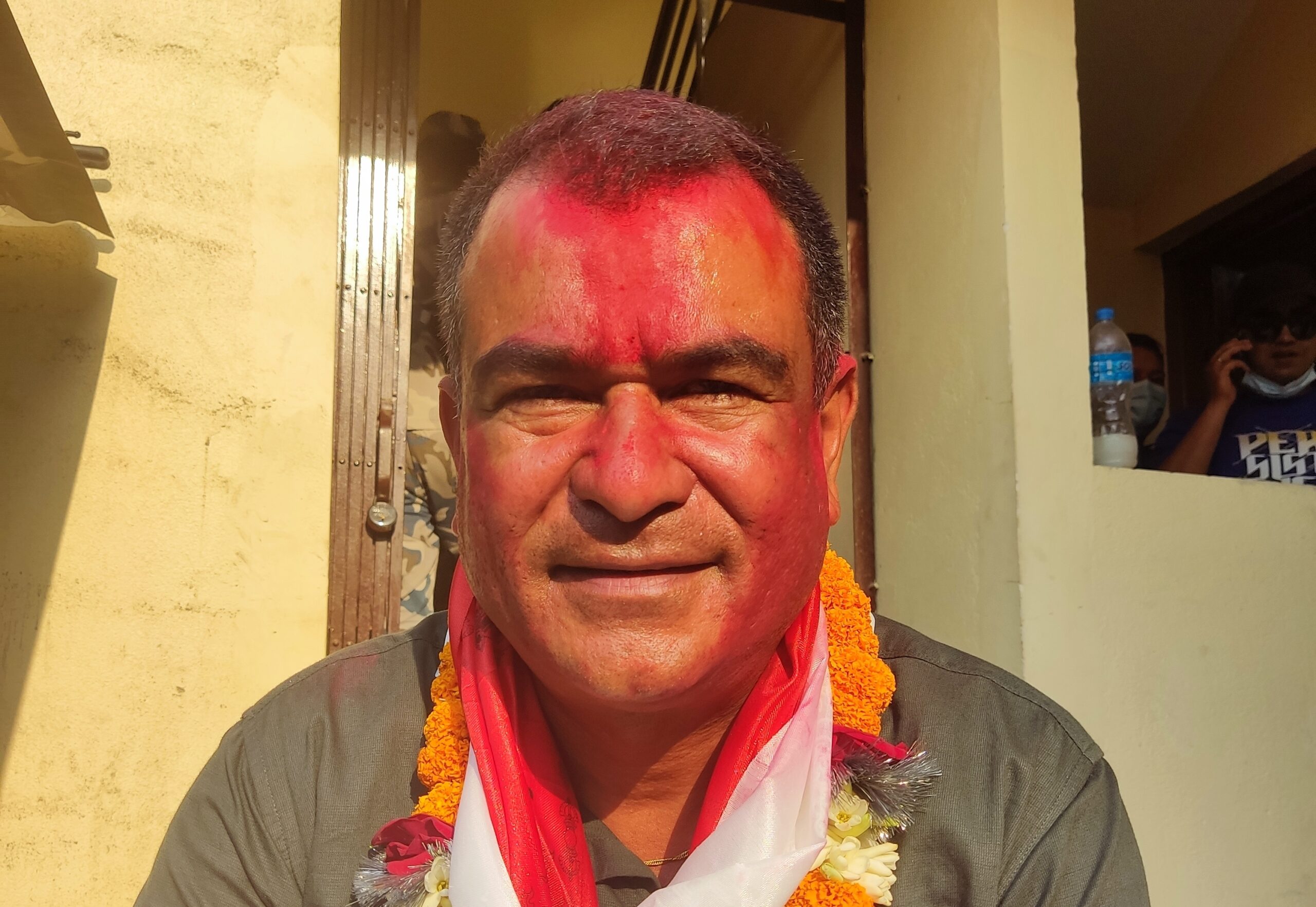पचासौं चलचित्रका खलनायक जनताको घर दैलोमा भोट माग्दै