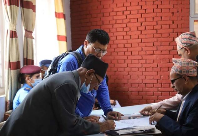 नरसिंह व्यञ्जनकारद्वारा ११ औँ पटक वडाध्यक्षमा उम्मेदवारी दर्ता