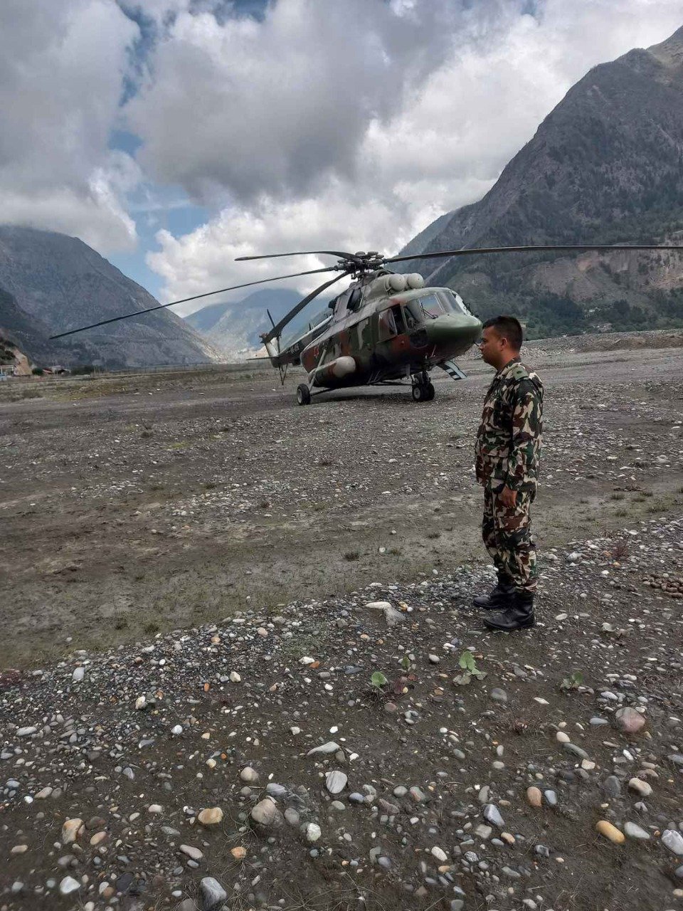 वेपत्ता जहाज खोज्न गएको सेनाको हेलिकोप्टर मुस्ताङको नर्सिङ गुम्बामा अवतरण