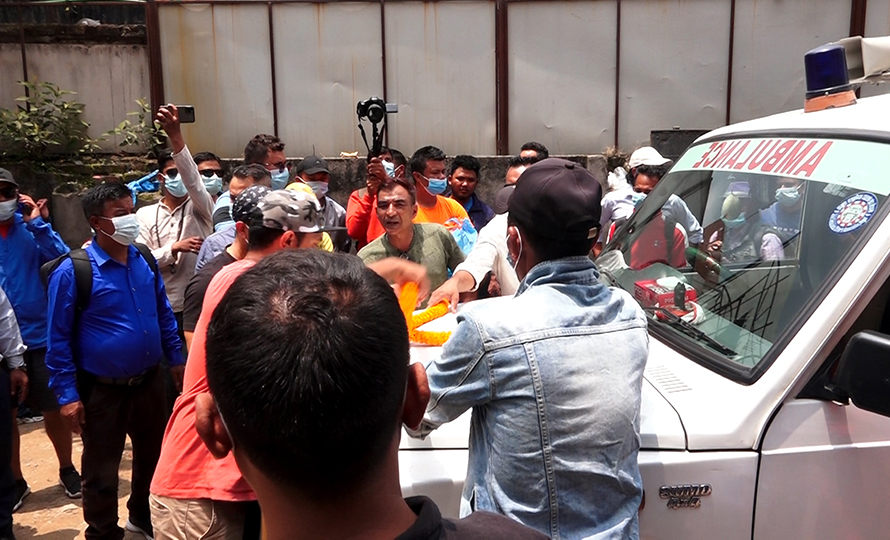 जहाज दुर्घटनामा ज्यान गुमाएकाहरुको शव परिवारलाई बुझाइयो