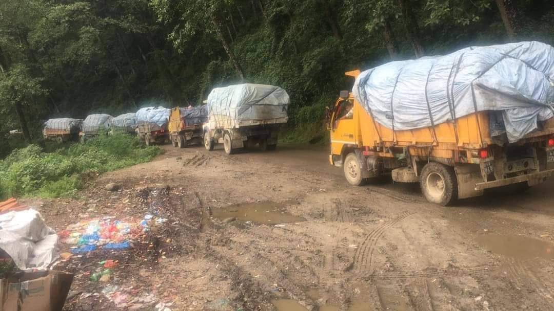 स्थानीयले रोके बन्चरेडाँडामा फोहोर फाल्न