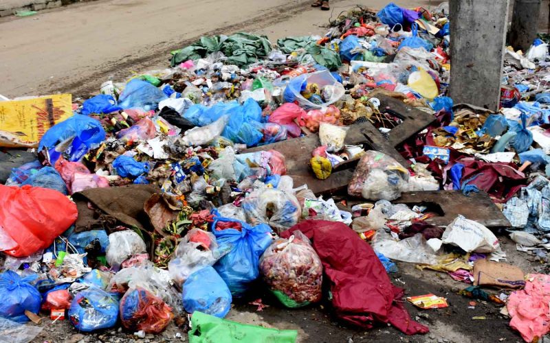 बञ्चरेडाँडामा वल प्रयोग गरेर फोहोर व्यवस्थापन गरिँदै