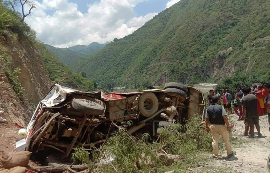 रामेछाप बस दुर्घटना : मृतक सबैको सनाखत