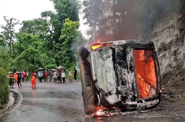 दाउन्नेमा बस पल्टिदा ३१ जना घाइते