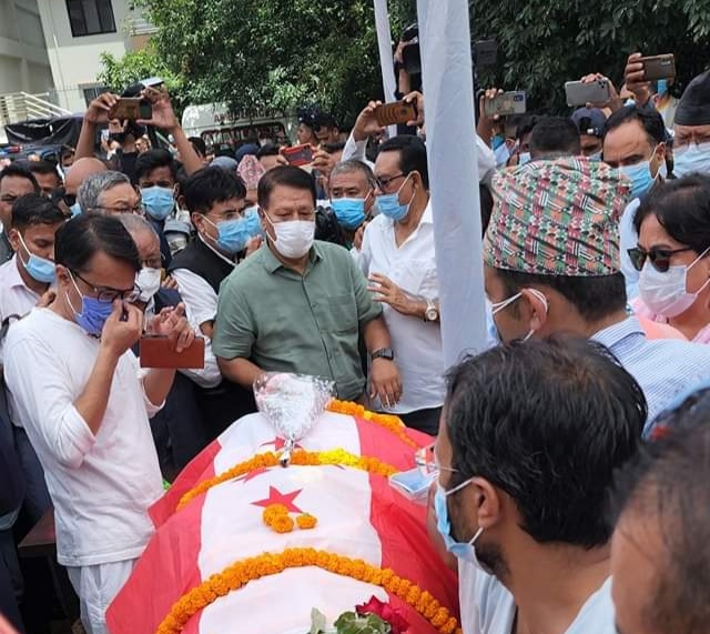 कांग्रेस मुख्यालयमा प्रदिप गिरि प्रति श्रद्धाञ्जली व्यक्त गर्ने क्रम जारी