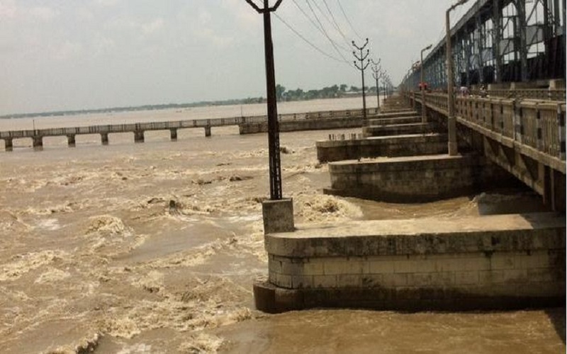 सप्तकोशीको वहाव फेरिँदा टापुमा फसे स्थानिय वासिन्दा