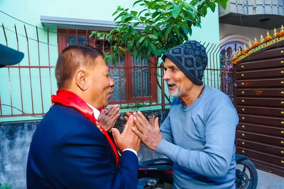 पिताको पदचाप पच्छ्याउँदै प्रकाशमान घरदैलोमा (फोटो फिचर )