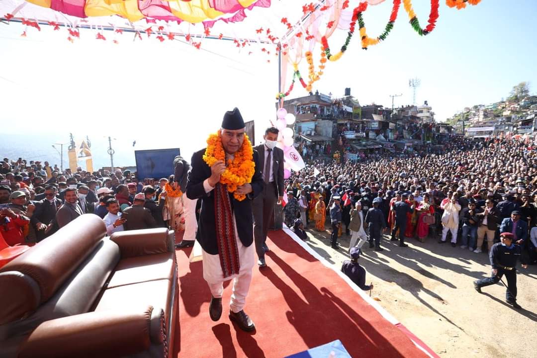 डडेल्धुरामा देउवाको चुनावी दौडधुप (तस्वीर सहित)