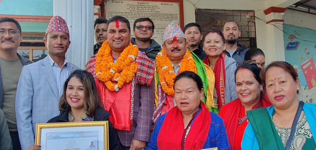 प्रदीप र श्यामलाई दियो आयोगले निर्वाचित भएको प्रमाण पत्र