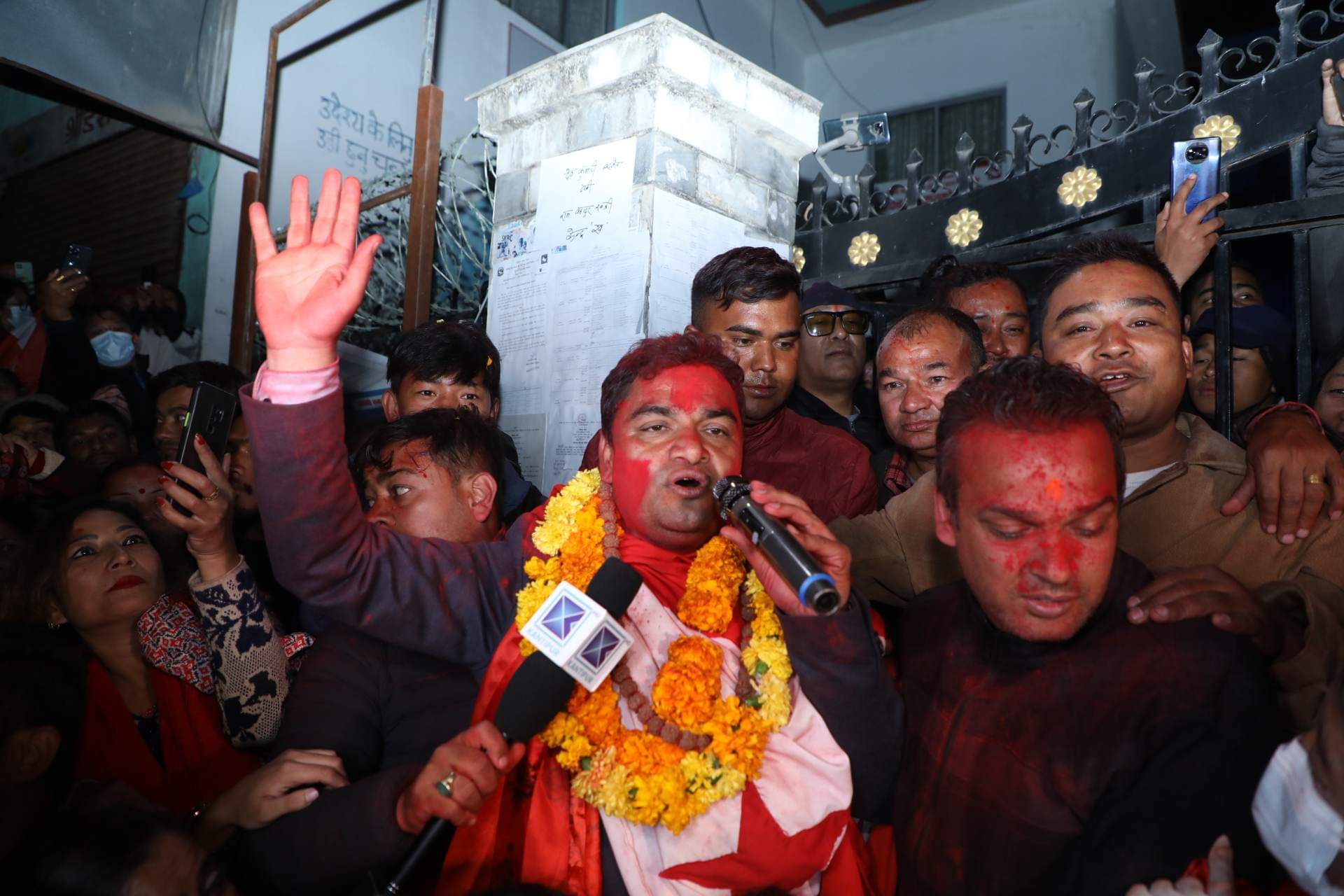 प्रदीप पौडेलका समर्थकहरु विजयको खुसि साट्दै (तस्वीर सहित))