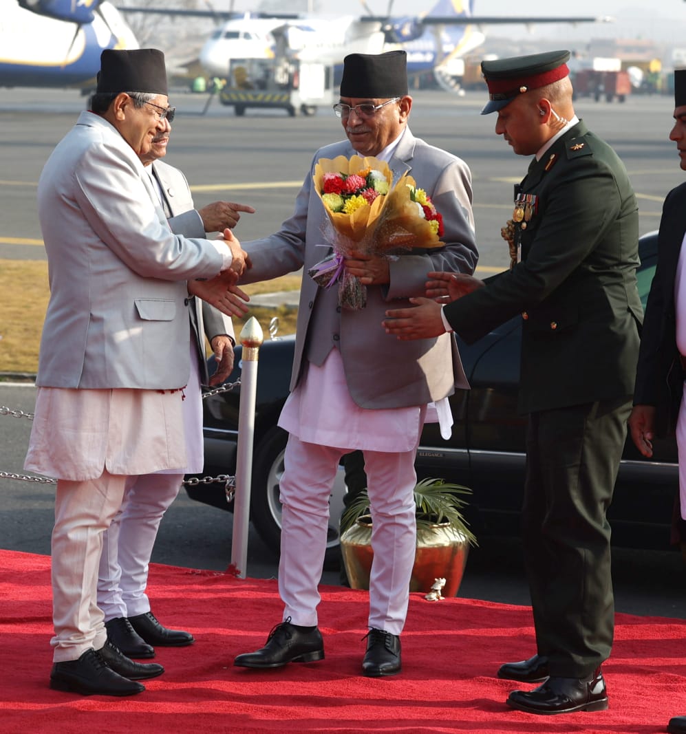 स्वदेश फर्किए प्रधानमन्त्री दाहाल (तस्वीरहरु)