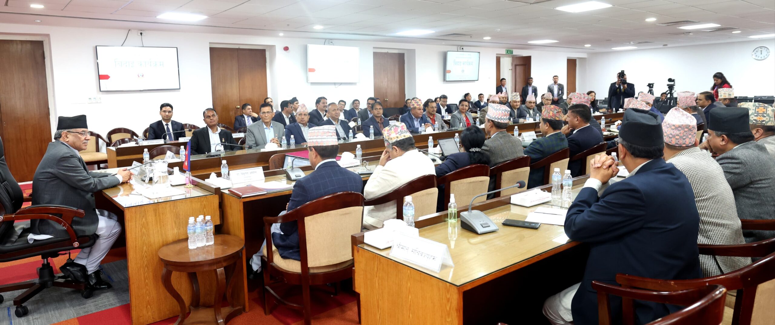 नियत सफा राखेर काम गर्नुस्, कुनै समस्या आए म छु : प्रधानमन्त्री