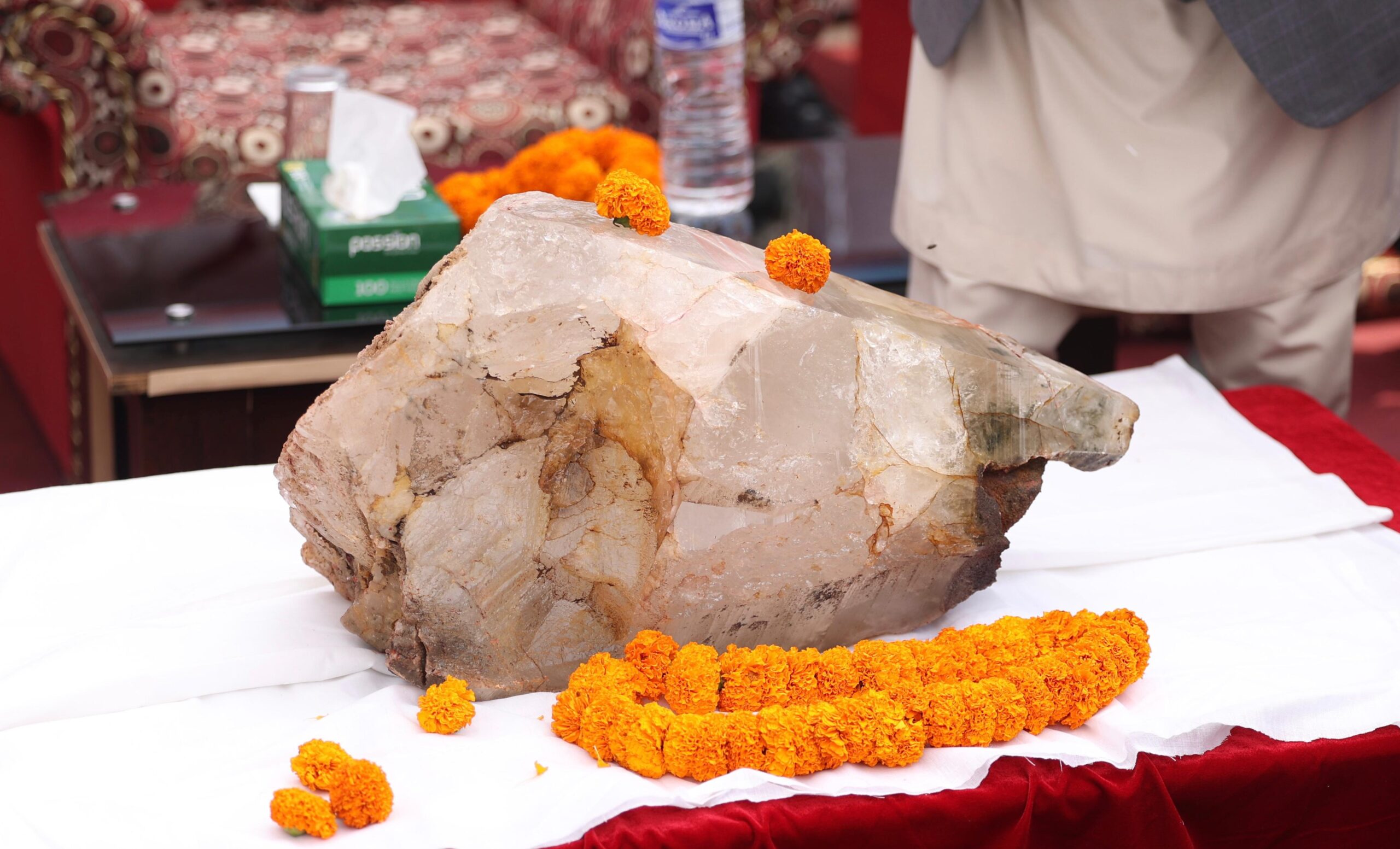 पुरातत्विक महत्त्वको बहुमूल्य धातु क्वार्ज क्रिस्टल गोर्खा दरबारमा प्रतिस्थापन