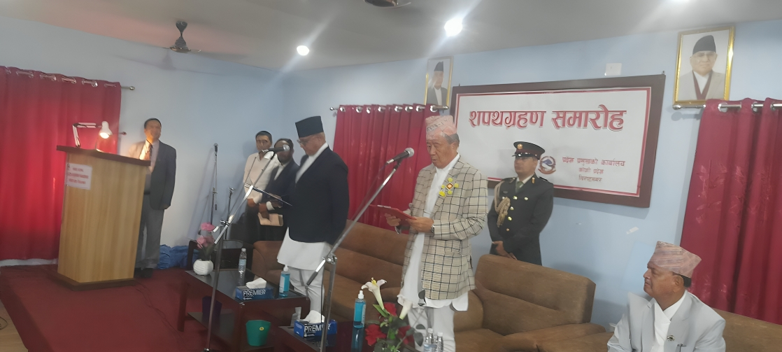 कोशीका मुख्यमन्त्री र मन्त्रीले लिए शपथ