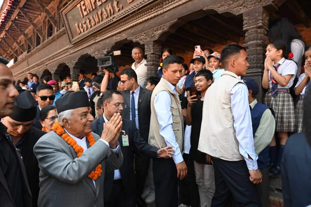 भक्तपुर दरवार स्क्वायरमा राष्ट्रपति (तस्वीरहरु)
