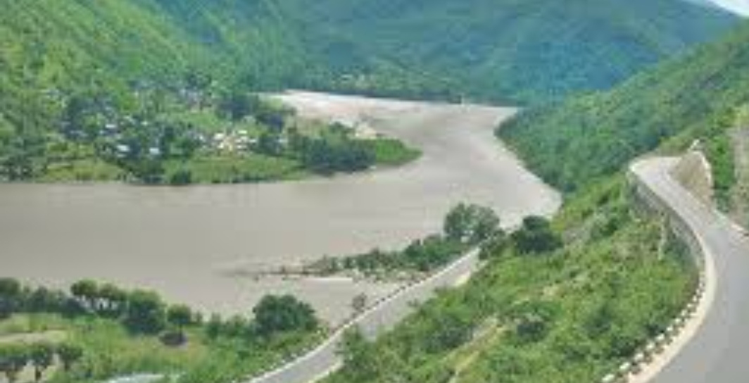 सुनकोशीमा गाढी खस्दा तीन जना वेपत्ता
