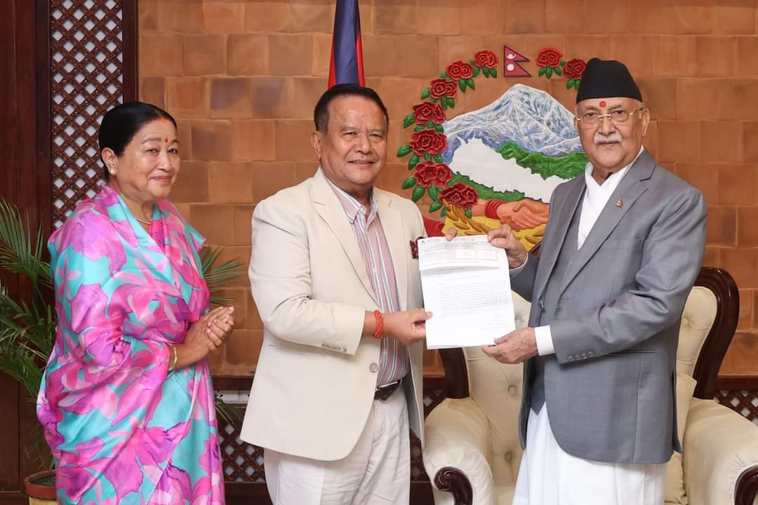मीनबहादुर गुरुङलेले राहत कोषका लागि एक करोड, ११ लाख, ११ हजार एक सय ११ सहयोग गरे