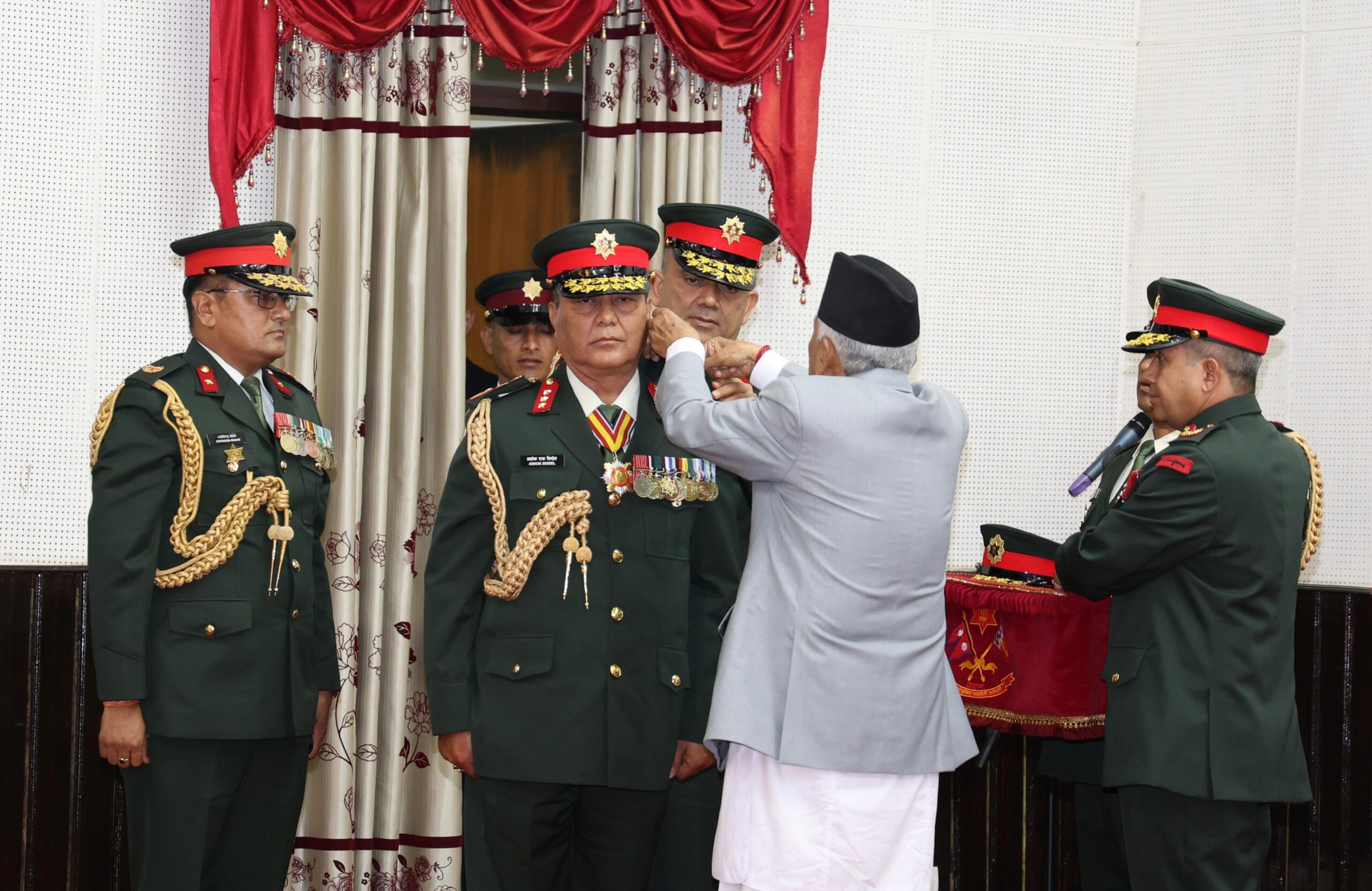नेपाली सेनाका नवनियुक्त प्रधान सेनापति सिग्देलद्वारा सपथ ग्रहण (तस्वीरहरु)