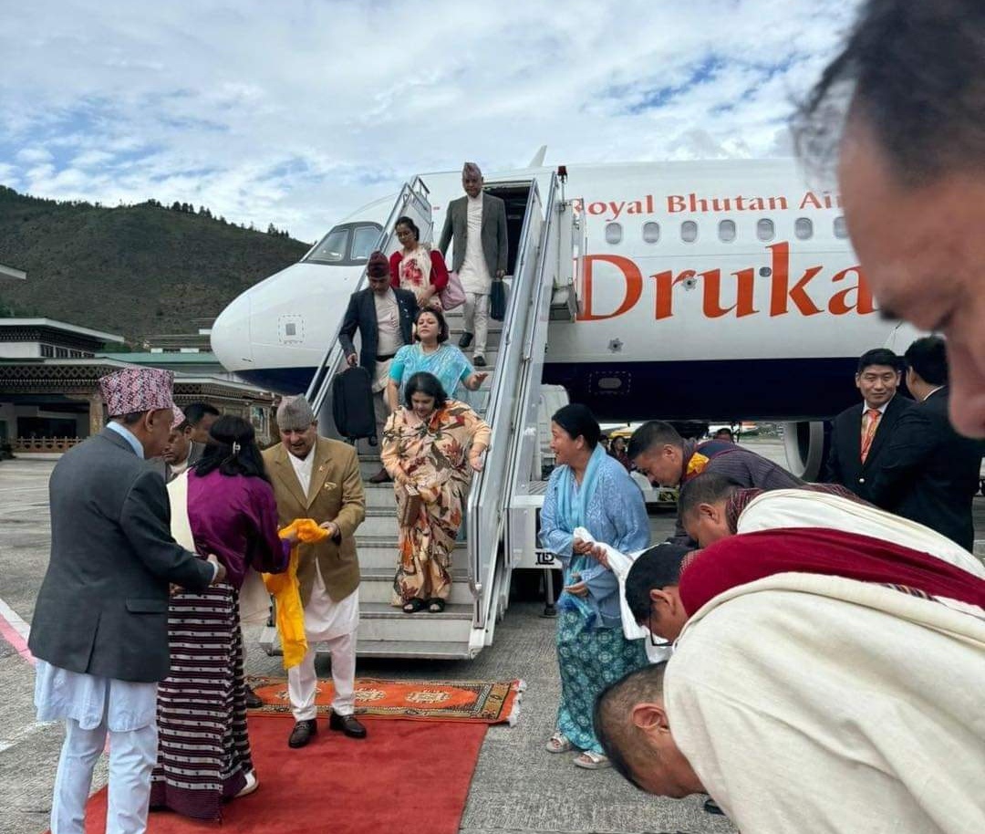 पूर्वराजा ज्ञानेन्द्र परिवार सहित भुटान भ्रमणमा : भुटानले दियो विषेश महत्व