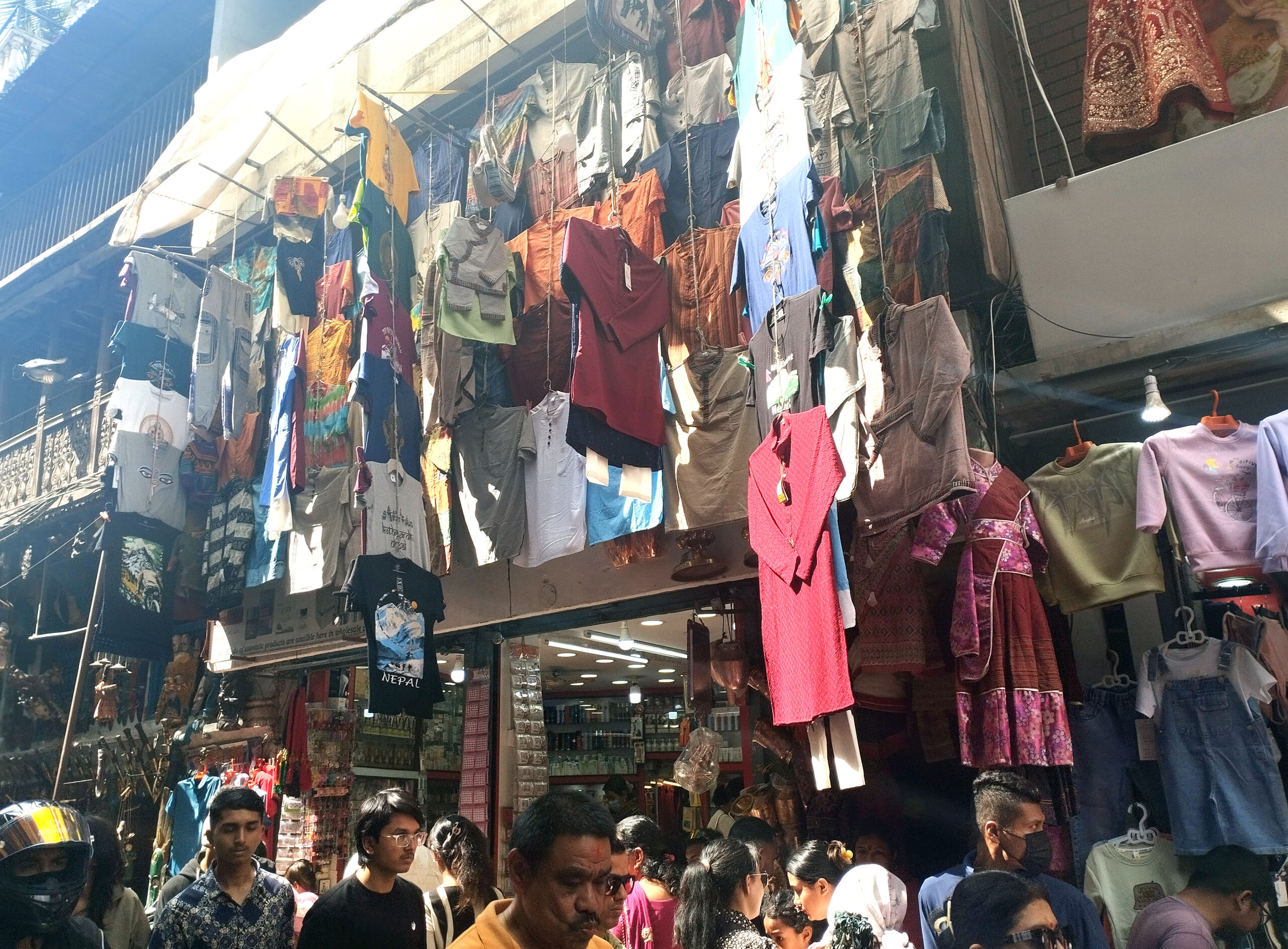 दसैँको किनमेल गर्नेको चहलपहल  (फोटोफिचर)