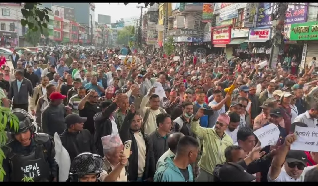 लामिछानेलाई अदालत पुऱ्याइयो, पोखरामा प्रहरी र प्रदर्शनकारी विच तनाव