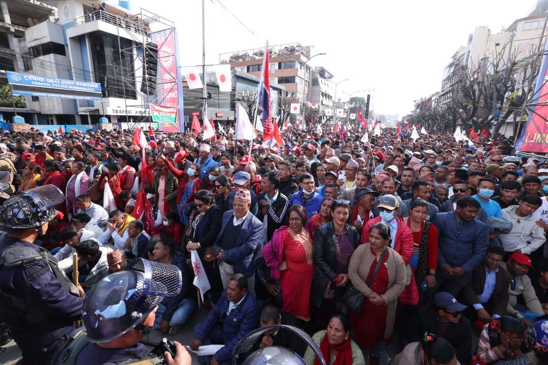 दरवारमार्गमा फोहर गरेको भन्दै काठमाडौं महानगरले गऱ्यो एमालेलाई एक लाख जरिवाना