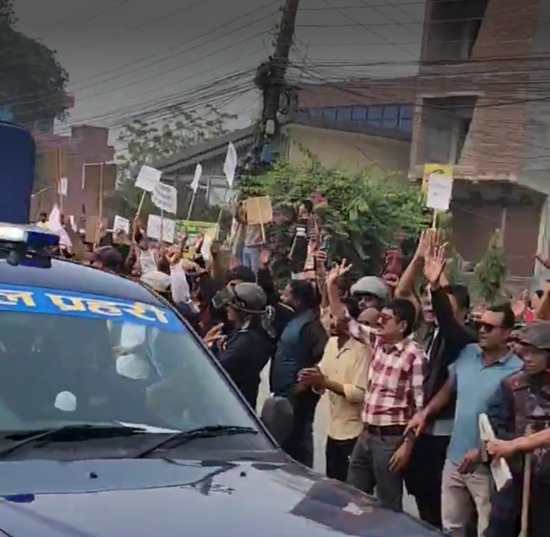 रबि भन्छन् : ‘खोरमा थुनिँदैमा बाघ स्याल हुँदैन ’