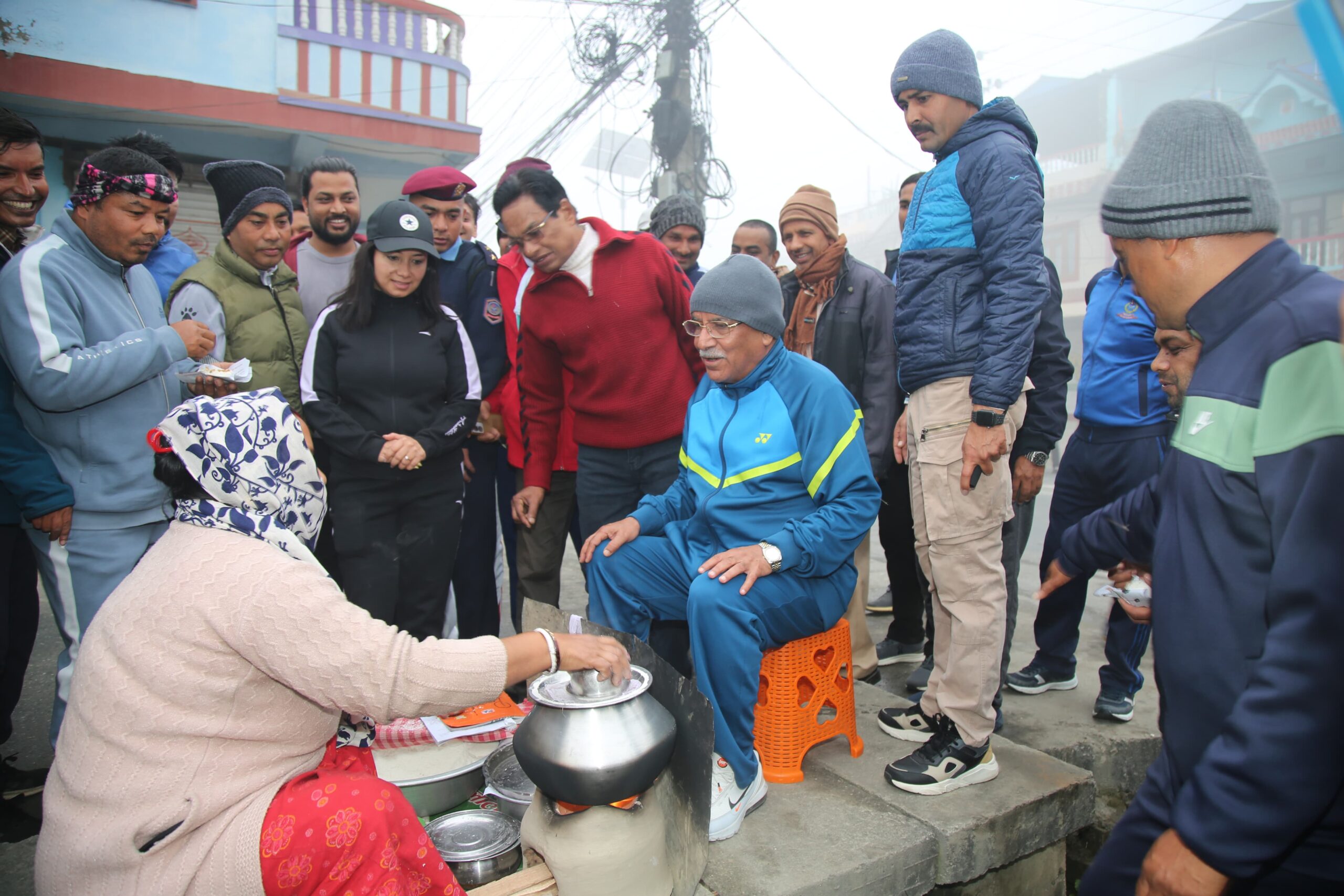 विराटनगरमा प्रचण्ड : मर्निङ वाकसंगै भक्का ग्रहण
