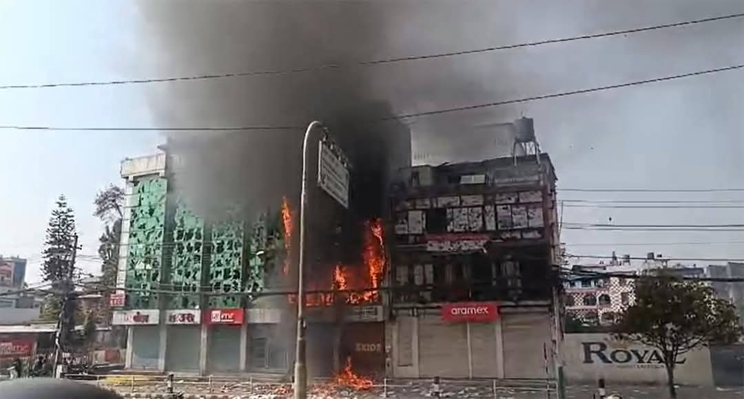 राजावादी प्रदर्शनकारीले गरे नीजि घरमा तोडफोड र आगजनी
