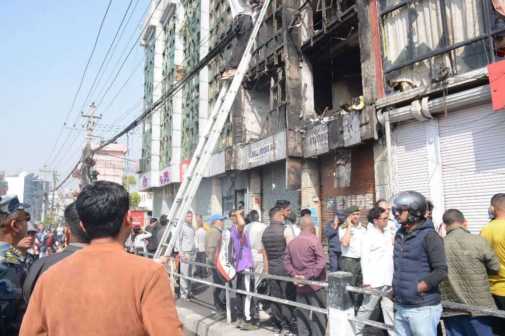 गृहमन्त्री रमेश लेखकद्वारा पुर्वराजाका सर्मथकहरुले तोडफोड, आगजनी र लुटपाट गरेको क्षेत्रको स्थलगत अनुगमन (तस्वीरहरु)