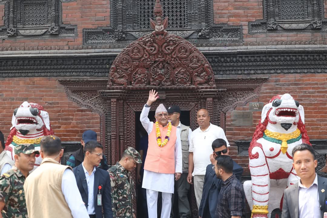 प्रधानमन्त्री केपी शर्मा ओलीबाट जीवित कुमारी देवीको दर्शन