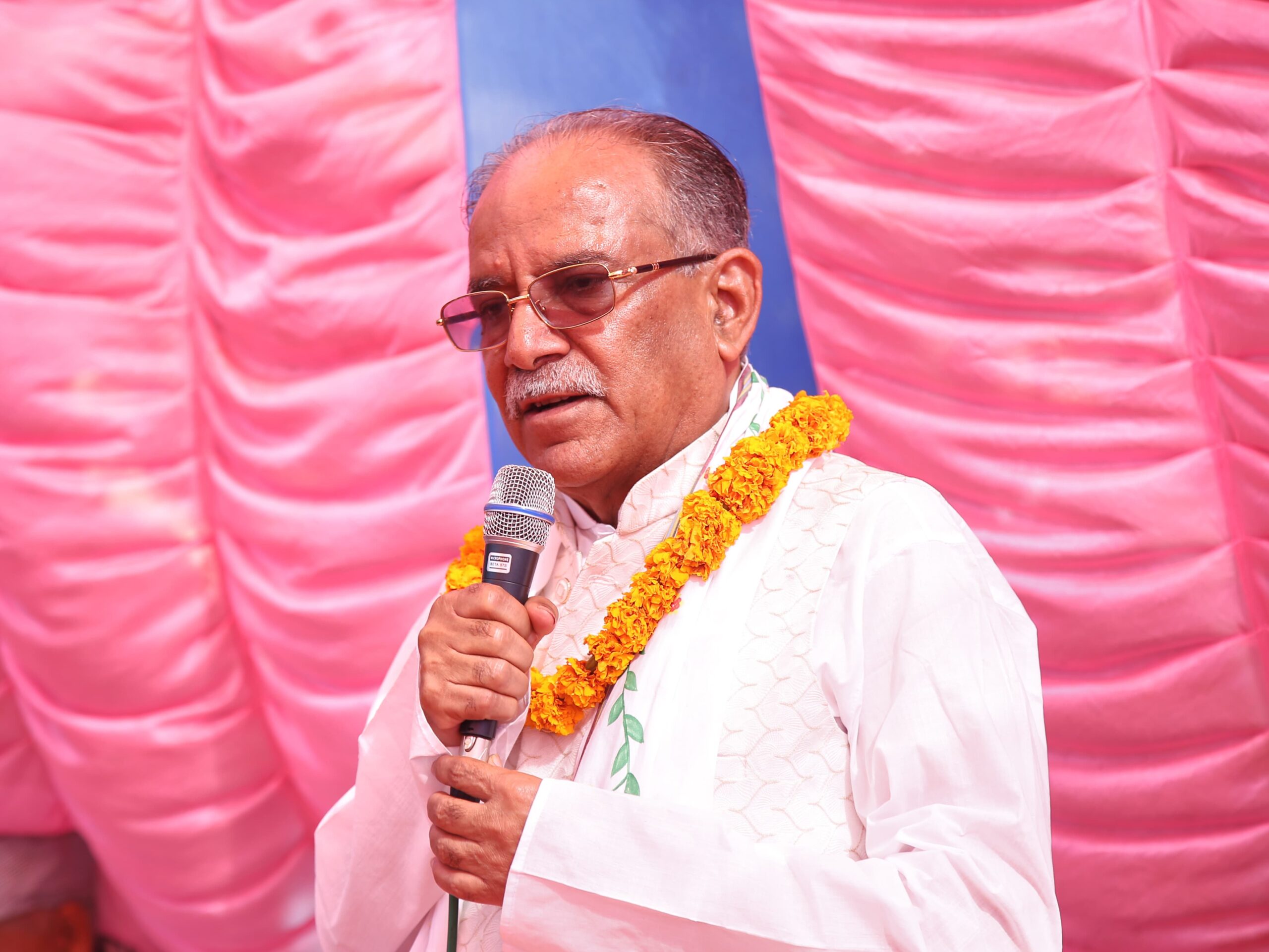 फोटो जलॉउदैमा गिरफ्तार गर्नु उचित हुँदैन – प्रचण्ड