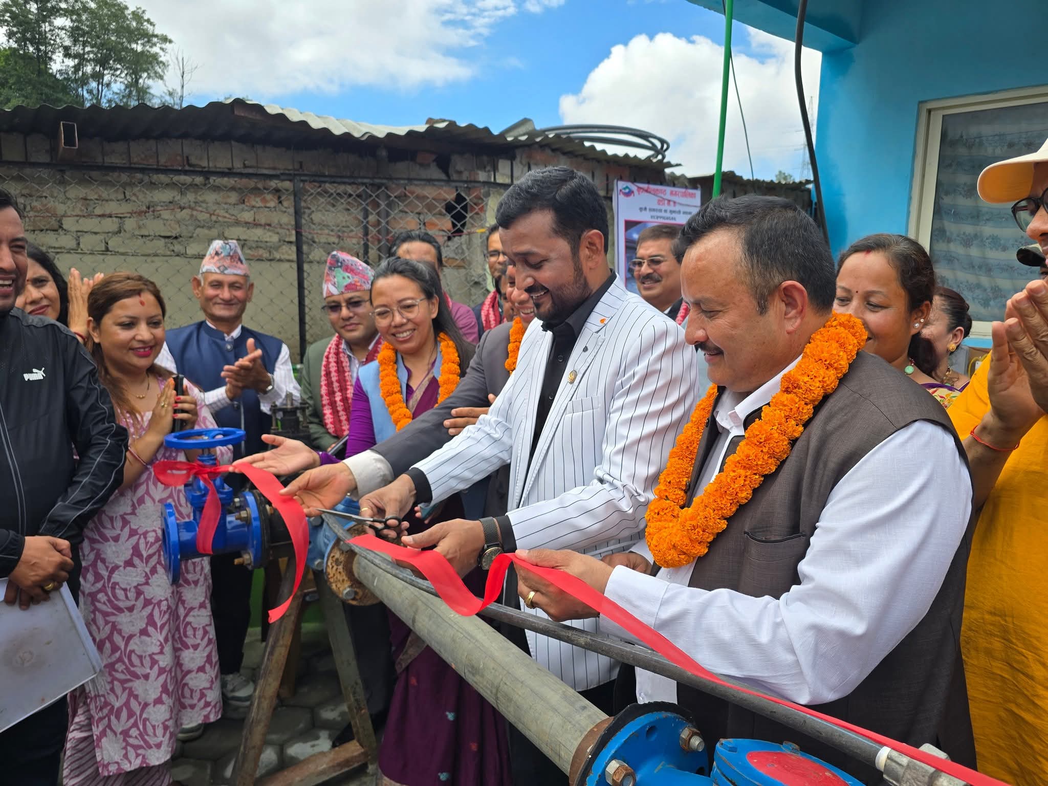 मन्त्री यादव र खड्‌काले गरे खानेपानी आयोजनाको उद्‌घाटन