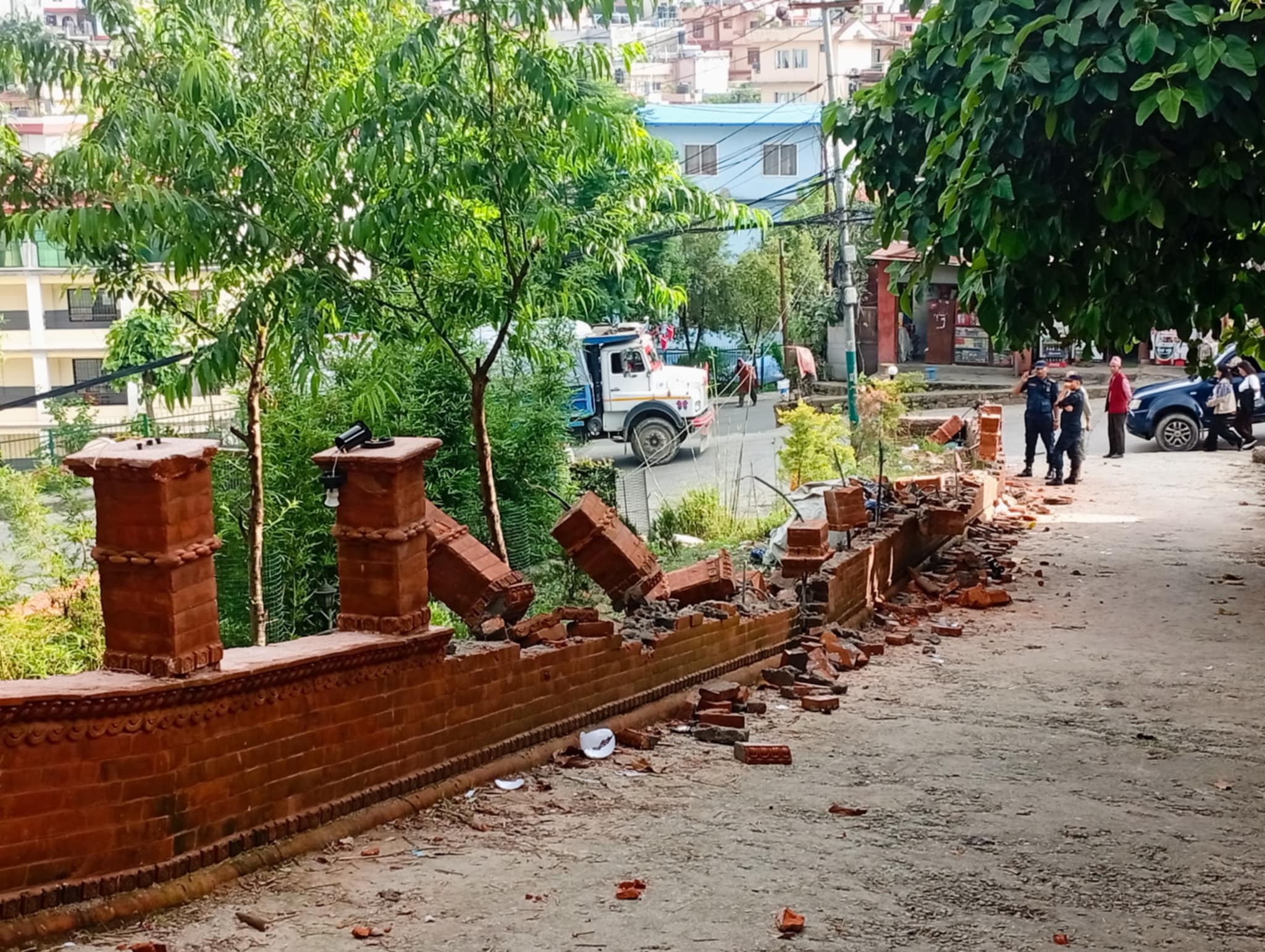 टोखामा मध्यराति कस्ले भत्कायो यो पार्क ?