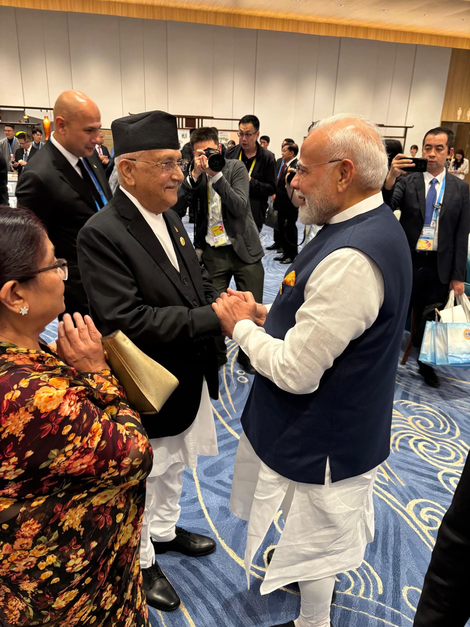 मोदीले सार्वजनिक गरे ओलीसंगको भेट