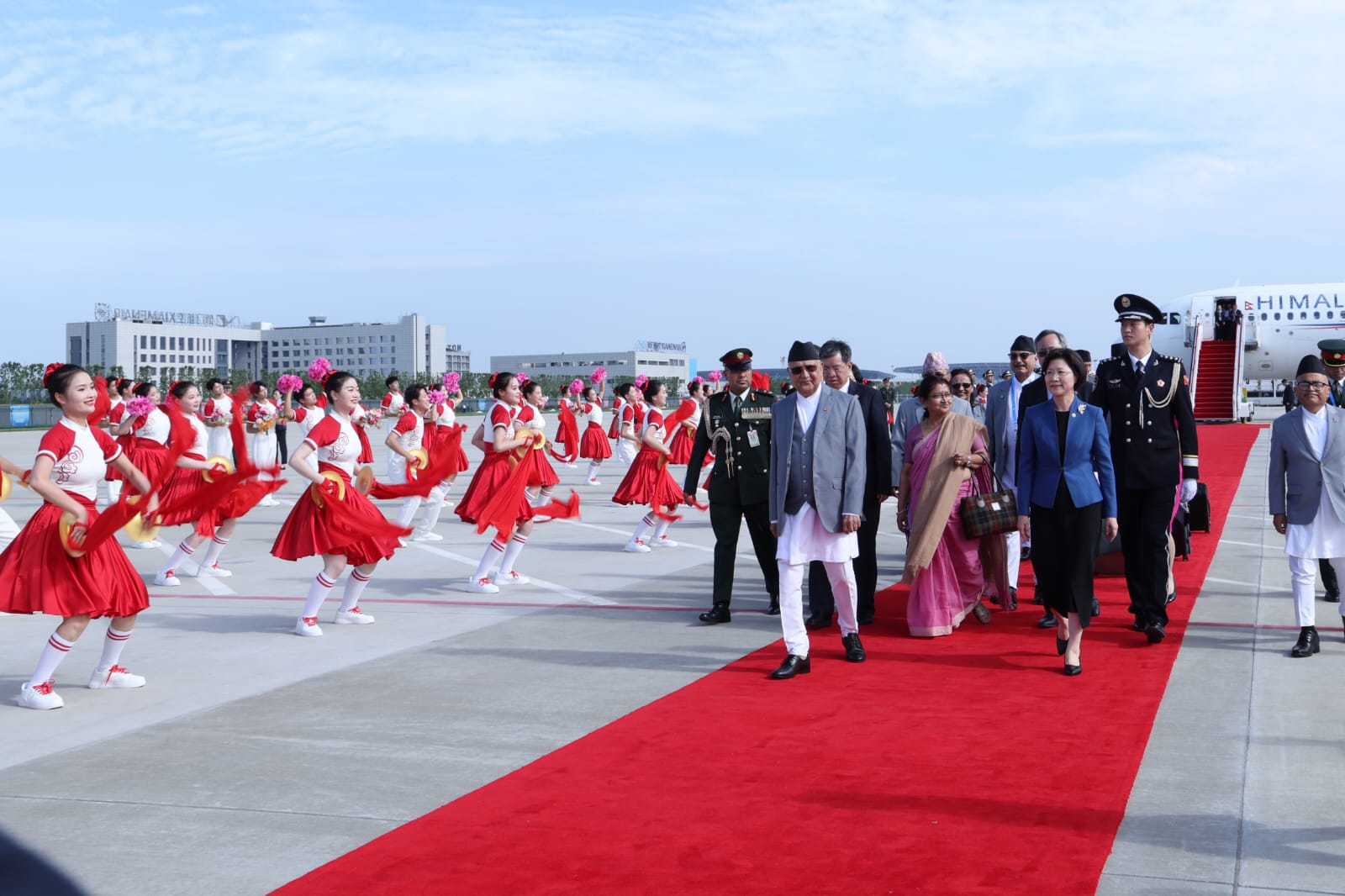 प्रधानमन्त्री ओलीलाई चीनमा यसरी गरियो स्वागत (तस्वीरहरु)