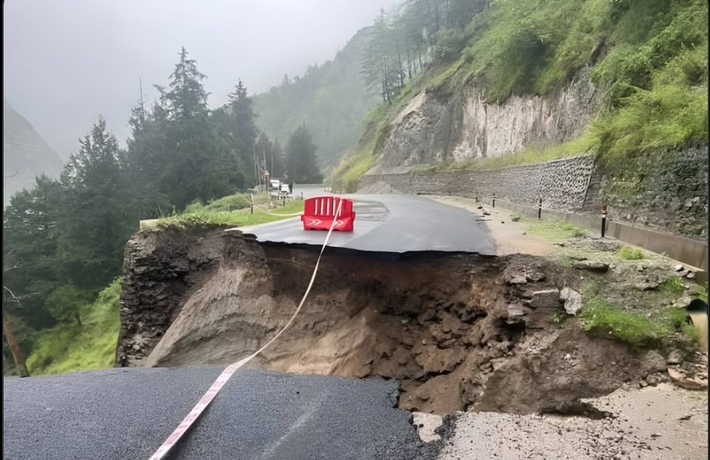 भारतको उत्तराखण्डमा भिषण बाढी, व्यापक क्षतिको अनुमान