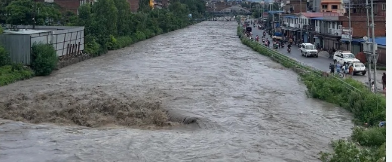 विष्णुमति खोलामा पानिको बहाव खतरा तह पार, साङले खोलामा पनि वाढी