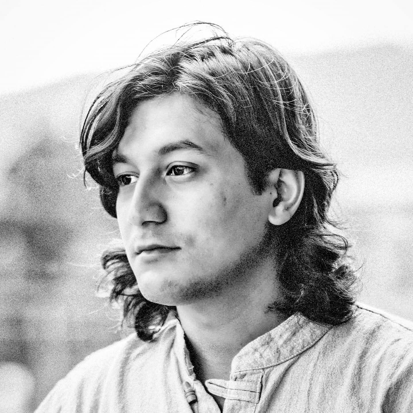 मेयर साहबारे ईः ई : लेख्छन्: शायद सर्वशक्तिमान् कवि यो खेलमा एउटा प्यादामात्र थिए