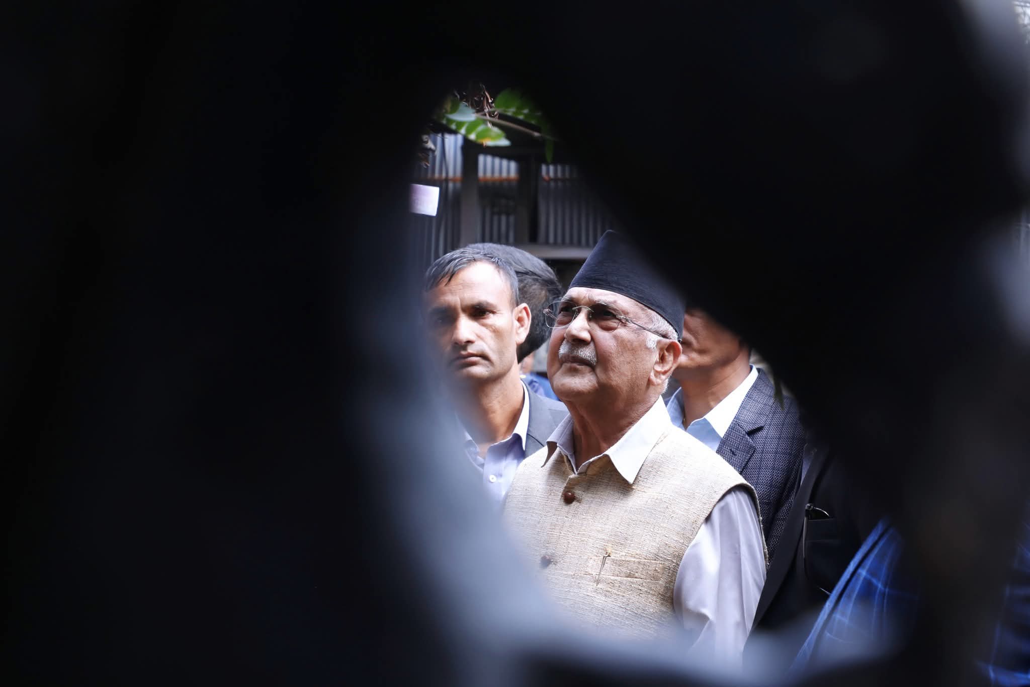 केपी ओलीले गरे जेनजी आन्दोलनमा आगजनीमा परेको घर अवलोकन