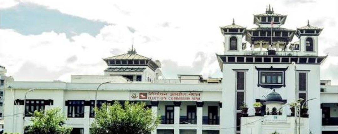 राजनितिक दलसंग छलफल गर्दै निर्वाचन आयोग