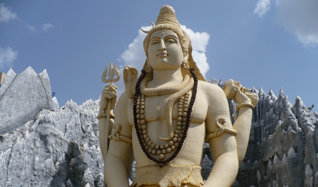 भगवान शिवको पुजा आराधना गरी महाशिवरात्री मनाईदै