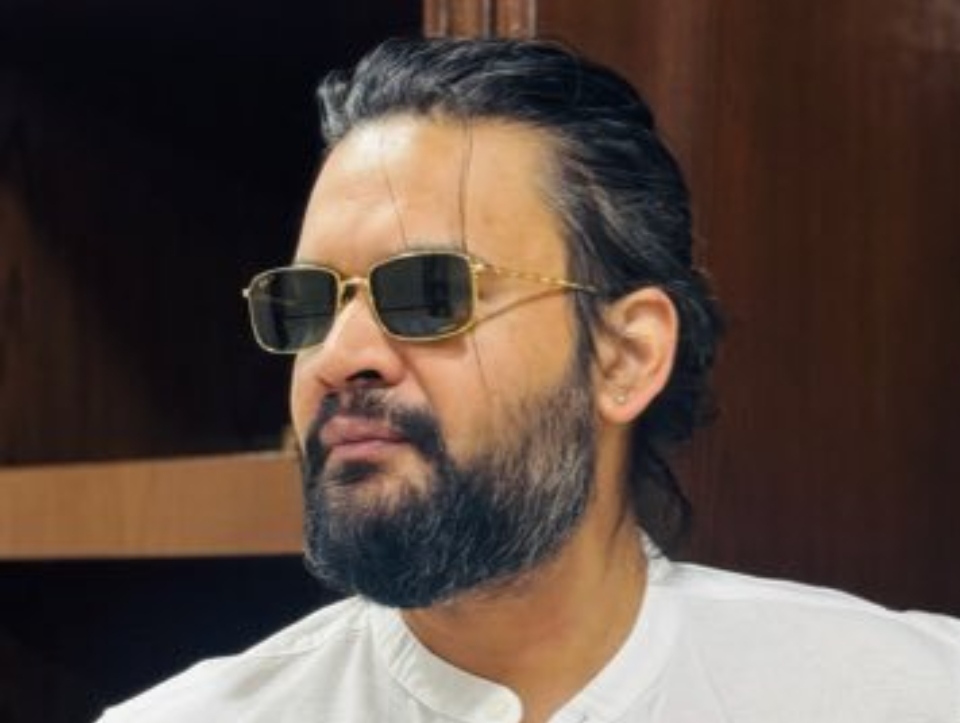 विदेशी कुटनितिज्ञसंग सामूहिक भेट गर्दै  प्रधानमन्त्री