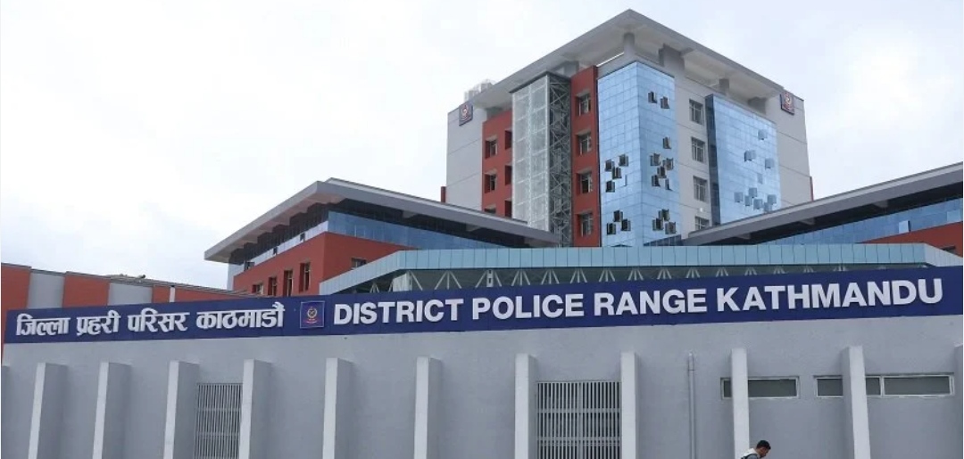 ओली र लेखकलाई प्रहरी परिसर भद्रकालीमा राखियो