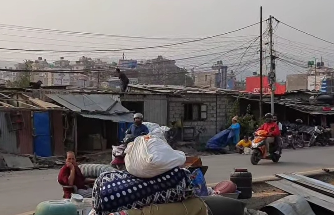 सुकुम्वासी बस्तीमा चल्यो डोजर